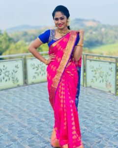 Sreethu Krishnan Instagram - 💙… Jewels @aeindrika_rental_jewellery 🥰 #hridhayam #songs #fav #simple #ammaariyathe #aleenapeter #shoot #malayalam #trivandrum Trivandrum, India