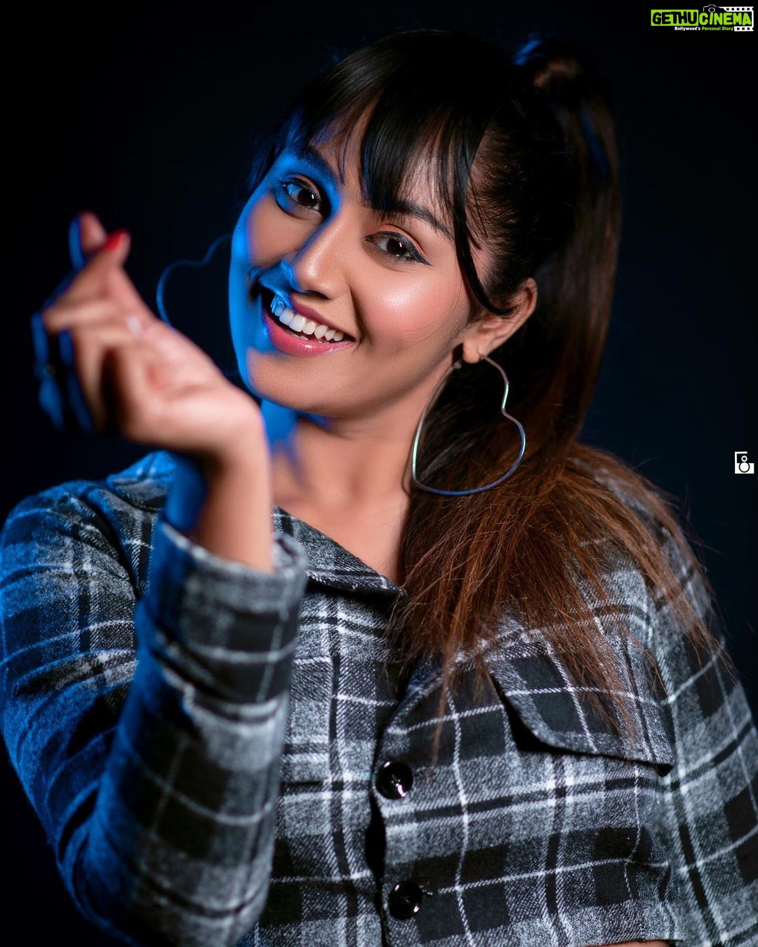 Sreethu Krishnan Instagram - It’s time to start something new and trust the magic of beginnings 🧿✨… Be grateful for what remains 💕🧚♀️ and it’s time to turn the page and move on 🏃🏻♀️…. BUBYE 2022⭐️ WELCOME 2023🫶🏻✨… 💜 Mua and hairdo @kalps_makeover_artist 💜 🤍📸 @68focus_photography 🤍 🖤Styled by @jai_joseph_69 Designer @designertinarosario @tina_rosario_the_design_house 🖤 🤎Location @ravalstudios 🤎 #2023 #happynewyear #happynewyear2023 #onelifebaby #sreethukrishnan #puthanduvazthukal #newyear #photography #photo #aleenapeter #korean #photooftheday #shooting