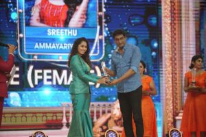 Sreethu Krishnan Instagram - I wanna thank me for never quitting🧿✨…. #selflove 
#aleenapeter 
Outfit @bougainvilleatvm 💙

 #gratefulandblessed #bestnewface #award #asianet #ata #touchwood