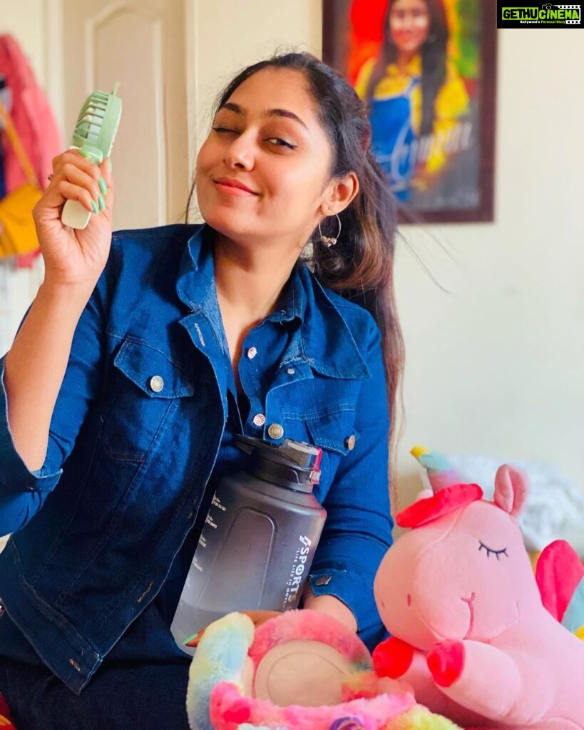 Sreethu Krishnan Instagram - Cute and essential stuffs from @the_.stargazer 🌟… #unicorn #bottle #minifan