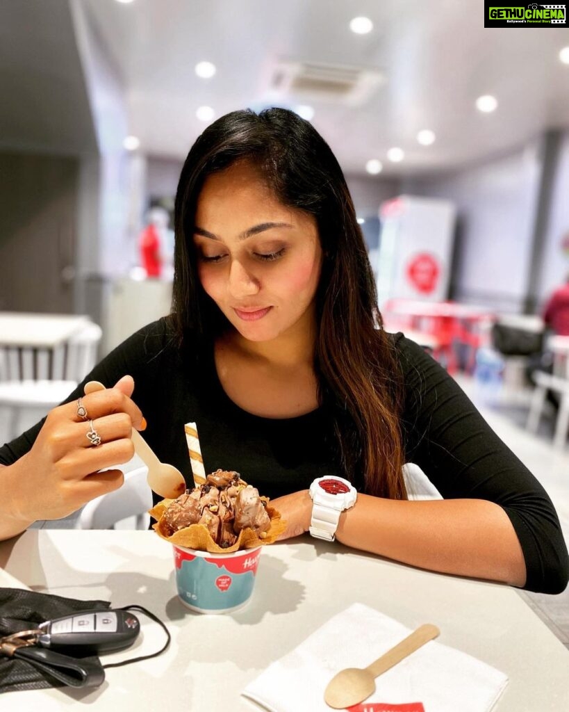 Sreethu Krishnan Instagram - Ice cream dateee😛🐒✨… Pc @jose__sweety 😂 Valasaravakkam