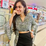 Sreethu Krishnan Instagram - 🧚🏻‍♀️✨ Outfit @unique_collections_by_sv 🤍 📸 @kalps_makeover_artist 💜 Express Avenue Mall
