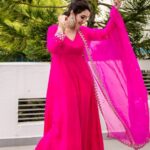 Sridevi Vijaykumar Instagram - Sending some friday positive energy to all of you! 🫶💖 Outfit:@labelswethareddy Accessories:@the_jewel_gallery . . . . . . . . . . . . #fridayquotes #postivitequotes #spreadjoy #spreadhappiness #weekendvibes #trendingtamil #reels #telugu #movies #goodvibesonly #prettyinpink #pinkoutfits