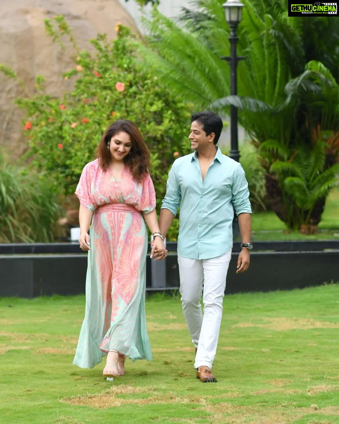 Sridevi Vijaykumar Instagram - Happy birthday Rahul❤️ Grateful to have you as a partner to enjoy and explore life journey together🥂 happy times ahead 🤗😍😘❤️ love you ❤️ #happybirthday#birthdaywishes#hubbylove#mineforever#november#birthday#happytimes#love#laughter#togetherforever#blessed#future#strength#growingstronger#positive