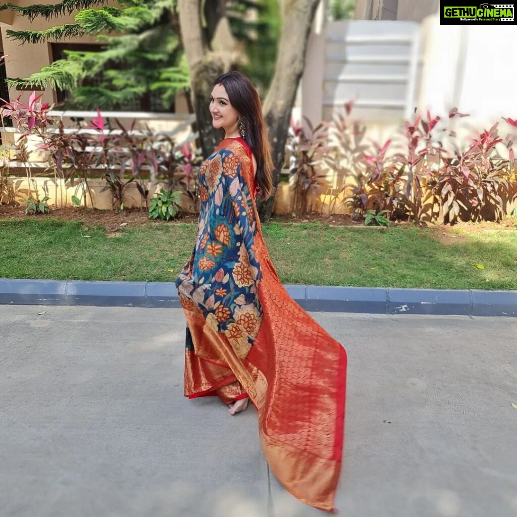 Sridevi Vijaykumar Instagram - Life is a festival Celebrate every bit of it 😊😊😊 Saree:@rdm_collections90 #festivalfashion#saree#instapic#indianwear#traditionalwear#silksaree#kalamkari#kanchi#happyvibes#positivity#happiness