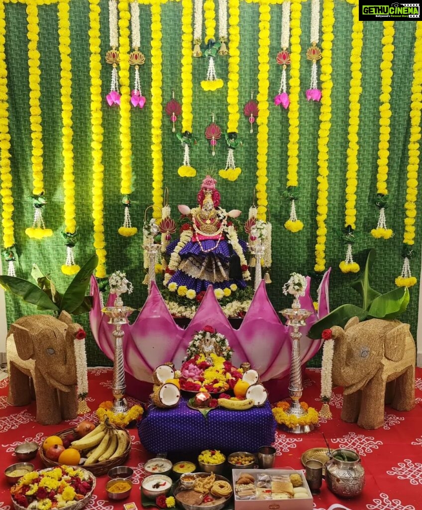 Sridevi Vijaykumar Instagram - 🙏🙏🙏🙏 #varalakshmivratham 😇 Backdrop: @decor.1998 #varalakshmipooja#amman#blessedfriday#blessingstoall#blessing#divine#traditioncontinues#varalakshmi#decor#poojadecor#vrathamdecor#friday