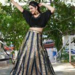 Sridevi Vijaykumar Instagram - Leave a little sparkle wherever you go ✨️ . . . . . 👗:@neerusindia 📸:@epics_by_pradeep #zeetelugu #dramajuniorsseason6 #sunday #dj #dj6 #neerusindia #indowestern #black #blackandgold #blackoutfit #partywear #sequins #sparkle #glitter #glam #tvshow #judge #kidsshow #kids #entertainment #tv #telugu #photodump #photooftheday #photography #instafeed #instagram #worklife