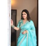 Sridevi Vijaykumar Instagram – Here to cure your Mid-Week Blues 💙

Wearing this stunning monochrome saree from @samyakksarees and paired it with this perfect jewellery from @the_jewel_gallery 💫

📷 – @jaikumar_vairavan
.
.
.
.
.
.
.
.
.
.
#indianfits #sareeoftheday #outfitoftheday #indianpinterestfits #sareefits #monochromesarees #theperfectsaree #sareelove #indianweddingwear