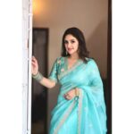 Sridevi Vijaykumar Instagram - Here to cure your Mid-Week Blues 💙 Wearing this stunning monochrome saree from @samyakksarees and paired it with this perfect jewellery from @the_jewel_gallery 💫 📷 - @jaikumar_vairavan . . . . . . . . . . #indianfits #sareeoftheday #outfitoftheday #indianpinterestfits #sareefits #monochromesarees #theperfectsaree #sareelove #indianweddingwear