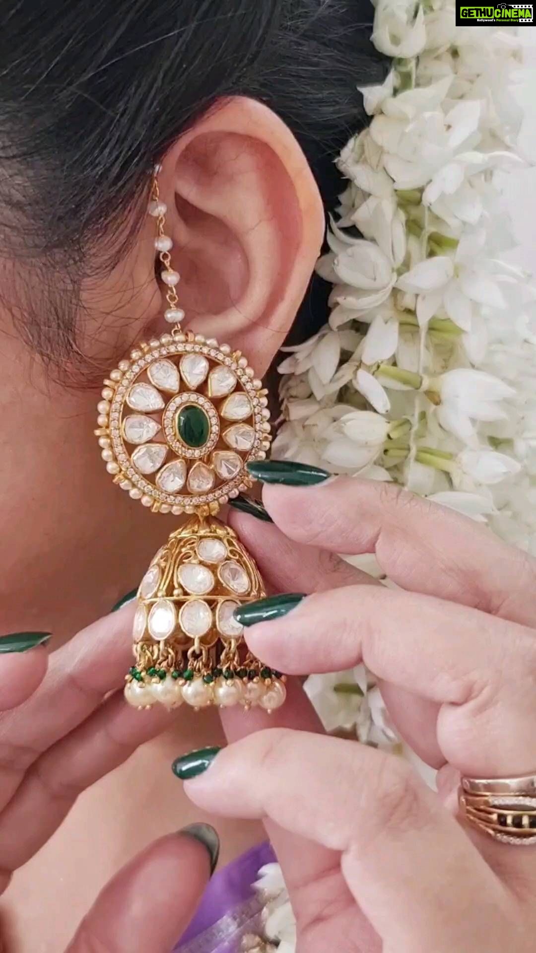 Sridevi Vijaykumar Instagram - 💜💜💜💜 @antiquelotuss @lotus_silver_jewellery @rdm_collections90 #pongal#Sankranti#sankranthi#festival#jewelry#traditional#Indian#saree#kanchipuramsaree#pattusaree#flowers#shooting#work#blessings#feelinggood#happy#festivewear#festivevibes#etvshow