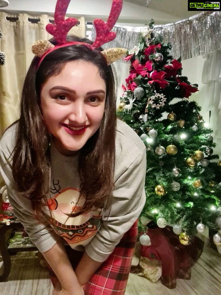 Sridevi Vijaykumar Instagram - Wishing you all a Merry Christmas🎄⛄🌲🎅 May this season be full of light and laughter for you and your family #Christmas#merrychristmas#itsawonderfullifetime#love#live#laughter#santa#santaclausiscomingtotown#withmyfamily#