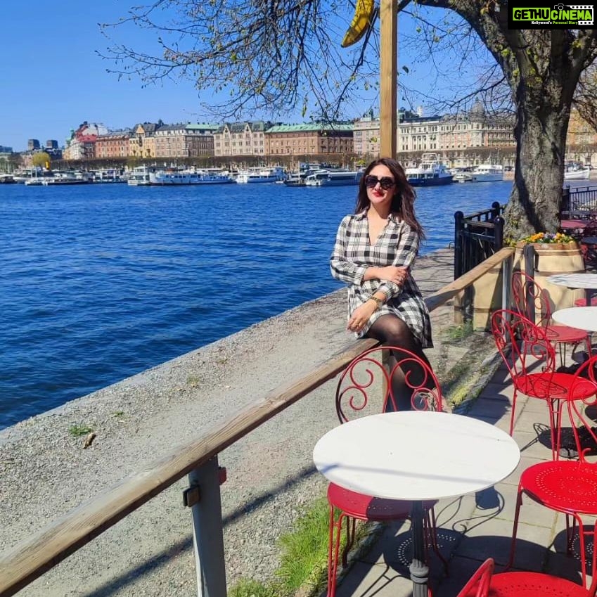 Sridevi Vijaykumar Instagram - Train your mind to see the good in everything... ππ€ Have a great week β€οΈ . . . . . #sweden #stockholm #Europe #holiday #traveltheworld #enjoythemoment #travel #visitstockholm #beautiful #scandinavian #countries #loveforflowers #flowers #parks #cafes #myholiday #springtime #spring #summer #throwback #myworld #myfamily #europe2023 #happyweek #mondayquotes #instafeed #instagram