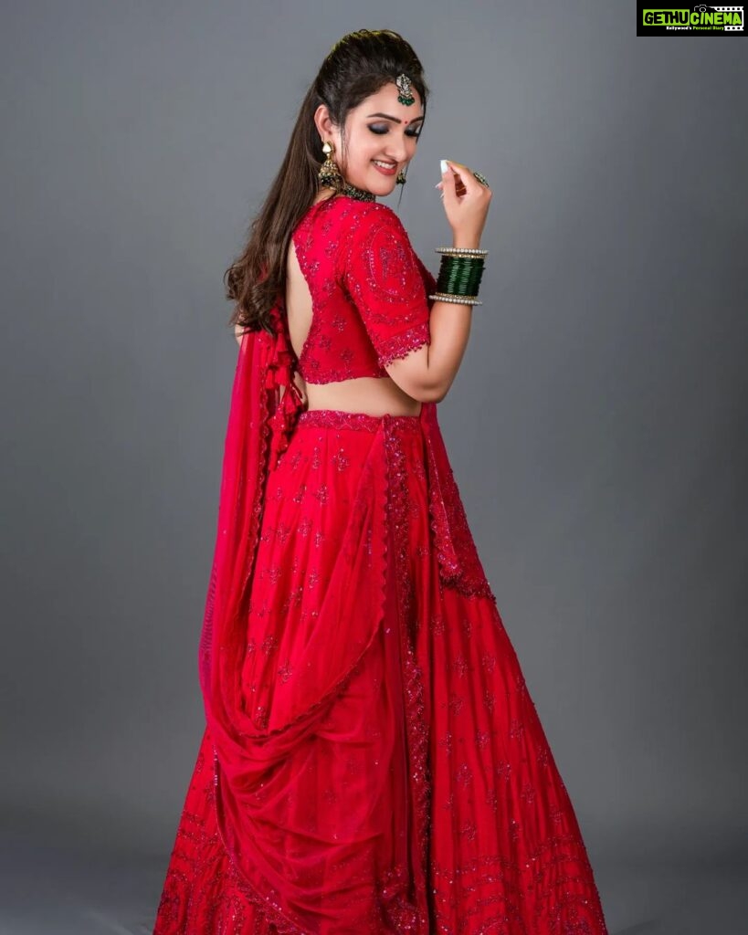 Sridevi Vijaykumar Instagram - Well..... RED ❤ and happy❤💃 . . . . Outfit:@labelswethareddy Jewellery:@the_jewel_gallery Photography:@snappers.in #dramajuniorsseason6 #comingsoon #zeetelugu #telugushow #work #lovemyjob #happy #red #indianoutfit #weddinglehenga #lehengalove #dressedup #shoot #mylife #smile #love #movies #cinema #worklife #outfit #fashion