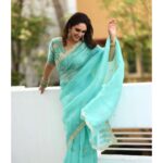 Sridevi Vijaykumar Instagram – Here to cure your Mid-Week Blues 💙

Wearing this stunning monochrome saree from @samyakksarees and paired it with this perfect jewellery from @the_jewel_gallery 💫

📷 – @jaikumar_vairavan
.
.
.
.
.
.
.
.
.
.
#indianfits #sareeoftheday #outfitoftheday #indianpinterestfits #sareefits #monochromesarees #theperfectsaree #sareelove #indianweddingwear