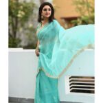 Sridevi Vijaykumar Instagram – Here to cure your Mid-Week Blues 💙

Wearing this stunning monochrome saree from @samyakksarees and paired it with this perfect jewellery from @the_jewel_gallery 💫

📷 – @jaikumar_vairavan
.
.
.
.
.
.
.
.
.
.
#indianfits #sareeoftheday #outfitoftheday #indianpinterestfits #sareefits #monochromesarees #theperfectsaree #sareelove #indianweddingwear