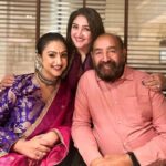 Sridevi Vijaykumar Instagram - Our best smile is probably when we are holding our father 👱‍♀️🤴👱‍♀️ Love you Appa❤️ #daddyslittlegirl#daddy#dad#familybonding#father#sister#sibling#familybonding#togetherforever#loveyou#loveyoudad#mine#mysuperhero#myfamily#family#Happiness#smile#love#laughter#appa#vijaykumar#myhero#sisterlove#wearefamily#holdinghands#forever