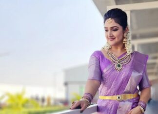 Sridevi Vijaykumar Instagram - Wishing you all a Happy Pongal😊 Happy Sankranthi😊 May this festival bring good luck and good health to you and your family #pongal#Sankranti#sankranthi#festival#celebration#traditionalwear#indianculture#indianattire#happiness#family#kite#kitefestival#happylohri#makarsankranti#together#happy#enjoy#food#color#rangoli#flowers#pongalopongal#etvevent#etv#manchirojuluvachayi Saree: @rdm_collections90 Jewellery: @antiquelotuss @lotus_silver_jewellery