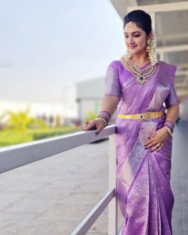 Sridevi Vijaykumar Instagram - Wishing you all a Happy Pongal😊 Happy Sankranthi😊 May this festival bring good luck and good health to you and your family #pongal#Sankranti#sankranthi#festival#celebration#traditionalwear#indianculture#indianattire#happiness#family#kite#kitefestival#happylohri#makarsankranti#together#happy#enjoy#food#color#rangoli#flowers#pongalopongal#etvevent#etv#manchirojuluvachayi Saree: @rdm_collections90 Jewellery: @antiquelotuss @lotus_silver_jewellery