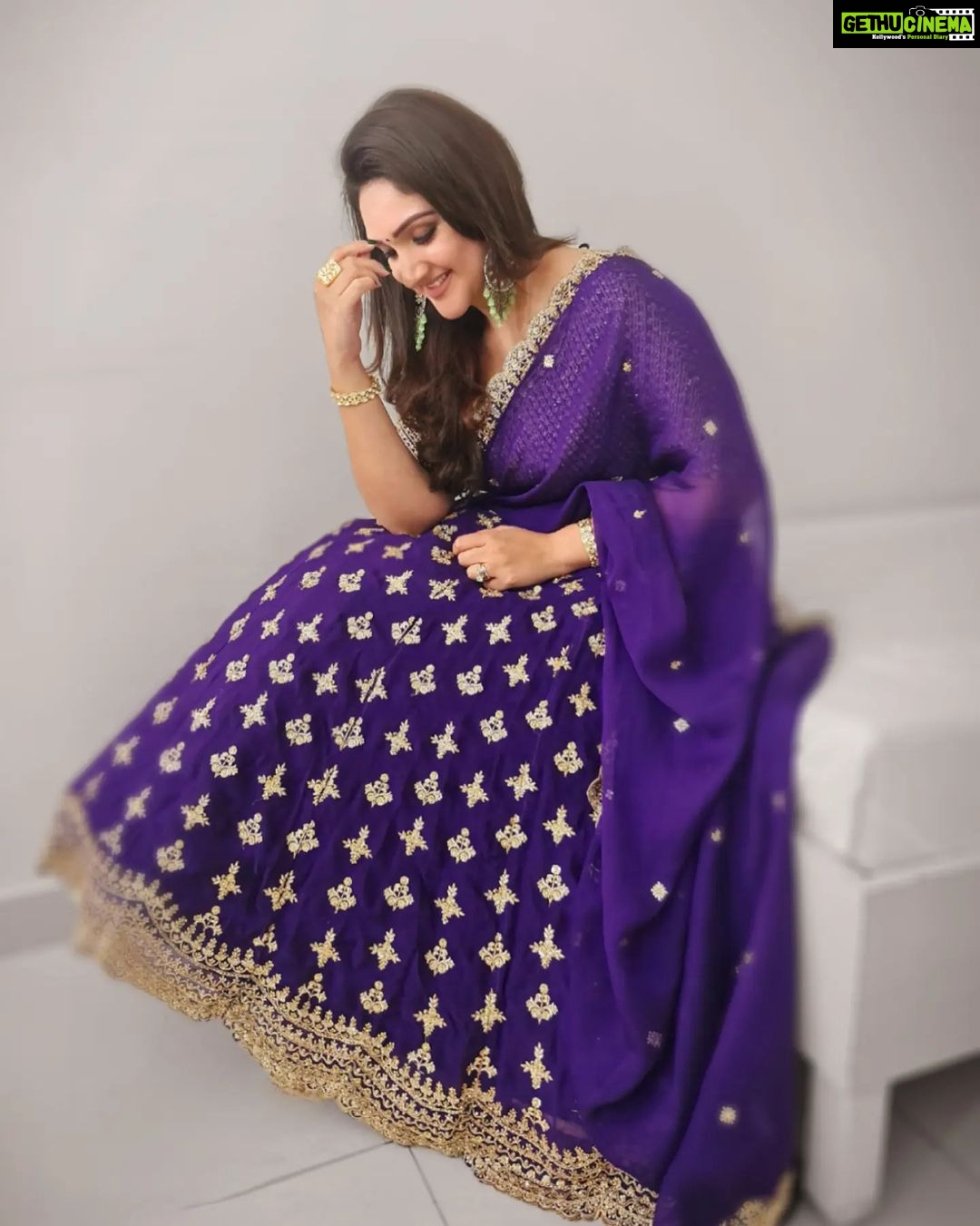 Sridevi Vijaykumar Instagram - Festivals give us reasons to be happy and enjoy life...π Dress @neerusindia Jewellery @the_jewel_gallery #festival#Sankranti#bhogi#pongal#makarsankranti#etv#sankranthievent#entertainment#specialevent#January#sankranthifestival#pongalcelebration#indianwear#etvevent#manchirojuluvachayi#mallemala#celebrate#celebration#fun#laughter#festiveseason#festive#2023