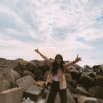 Srinda Instagram - When in beach it’s #tanhatanha 💃🏻 🌊 📸 @tia_jthomas / @nandan_meera 😘 Fort Kochi