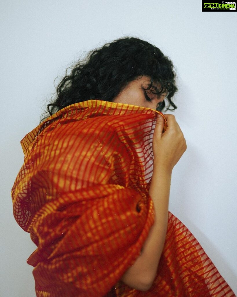 Srinda Instagram - 🌹 Wearing @chidiyaaonline 📸 @alvinvargis Creative direction & Styling @nazninabdulla Makeup & Hair @ashna_aash_ PR @parummaa #saree #sareelove #portraitphotography #vintagestyle #vintageaesthetic