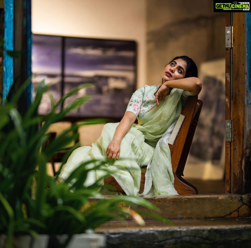 Srinda Instagram - Harmony in green 🌱 💚 Shot by- @l1mesoda MUA - @unnips Designer/styling - @assyadesigner / @rakshusrinivas03 Production - @allan_wilfred / @faaz_alee / @white__dust___ Gallery OED Cochin