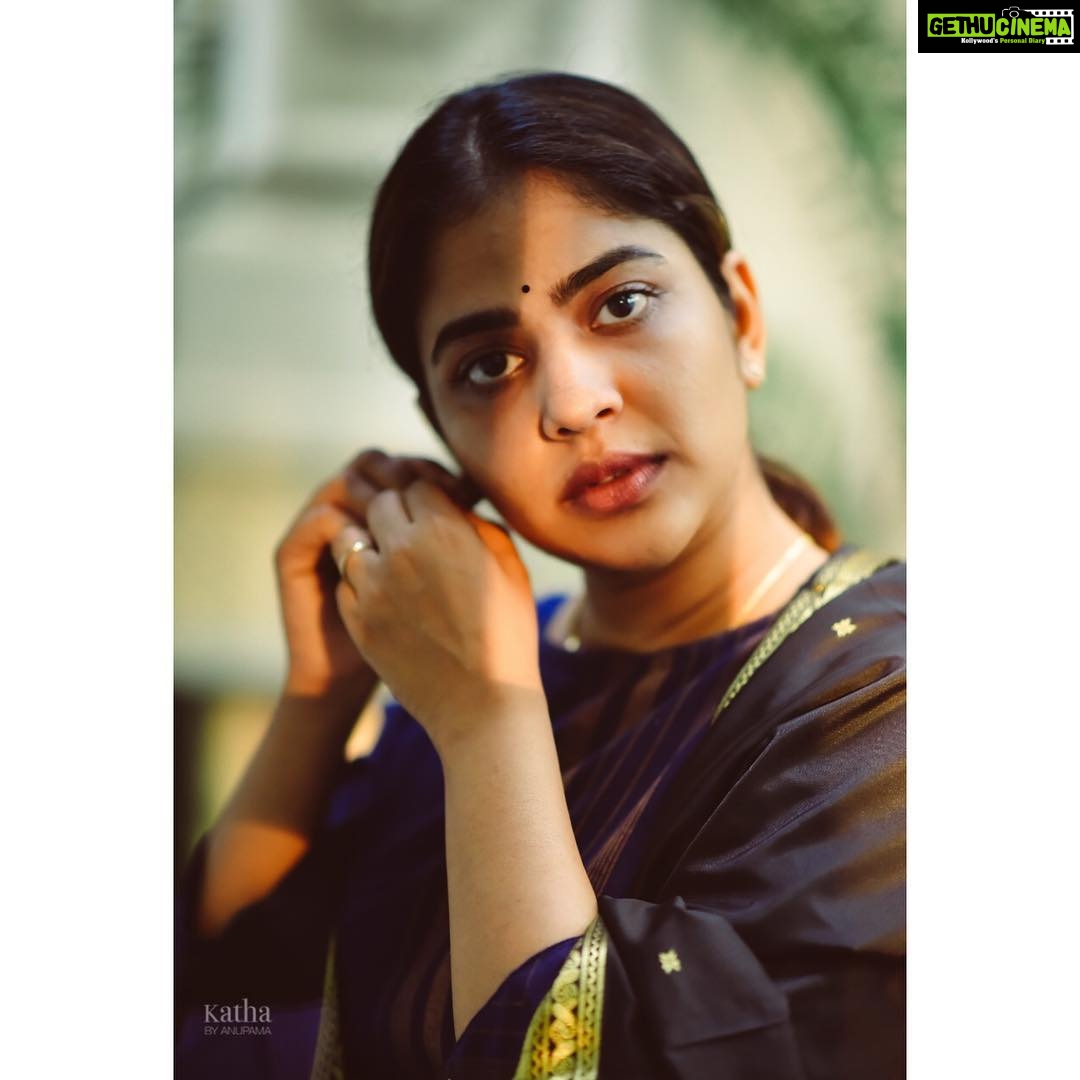 Srinda Instagram - My love feeds on your love 🌹 📸 @anupama_panicker 🍂 #featgirls Fort Cochin