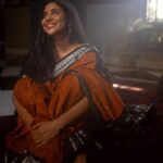 Srinda Instagram - Dear Anu, This one is for you, Thank you for everything you are, everything you do, and this gorgeous saree that I can't stop looking at! I've always envied and admired how effortlessly gorgeous you look in your sarees, and your grace that always shines through everything! So when you called me and told me about this beautiful new venture you're starting, I knew just how precious this was going to be. Katha by Anupama is exactly what you've named it, a beautiful story by an enchanting storyteller. Any saree you pick has your signature in it, and the moment i received your saree I knew that this beautiful 6 yard was a part of you. I'm so happy the world will get to see, wear and experience this. Sending you all my love for your beautiful new venture. Here's to you and @kathabyanupama_shop 🥂 -Love Srinda❤️ 📸 @parvathy.prasad_ 💄 @unnips #kathabyanupama #saree #sareesandstories