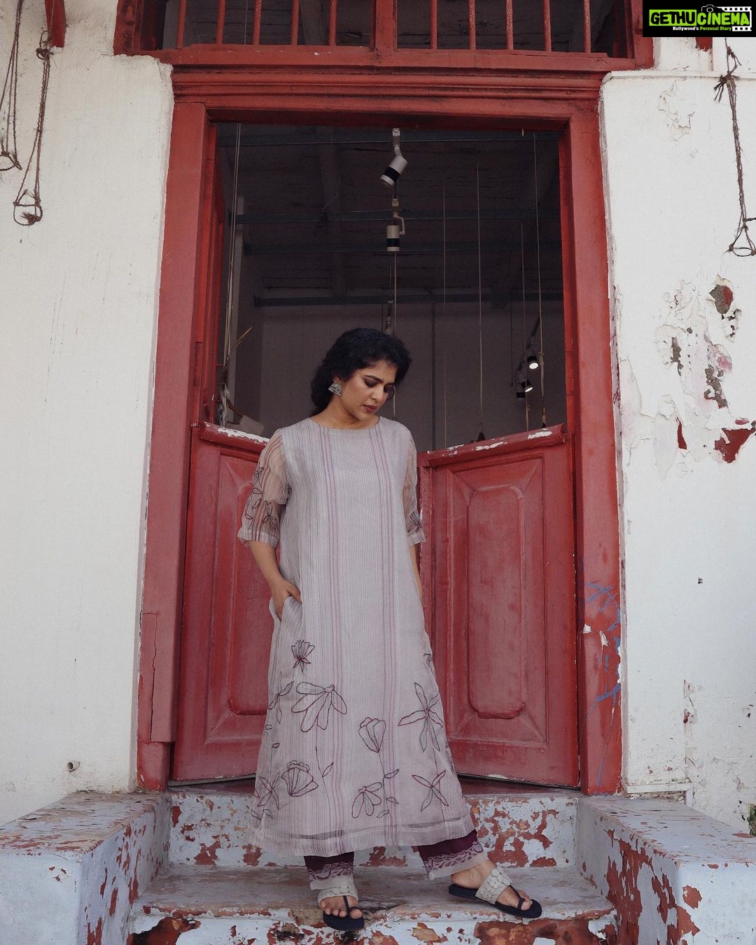 Srinda Instagram - My favourite from @ekaco Fall winter 21 🍂 @rinasing09 Watch Eka’s Fall winter 2021 show at : @fdciofficial x @lakmefashionwk On the Sustainable Fashion Day, 8th Oct at 7.00 pm. #eka #ekaco #fallwinter #fallwinter21 #FDCIxLakmeFashionWeek #FDCI #LakmeFashionWeek #lfw 📸 creative direction &styling @nazninabdulla Makeup&hair @sajithandsujith Location @aambalclothing
