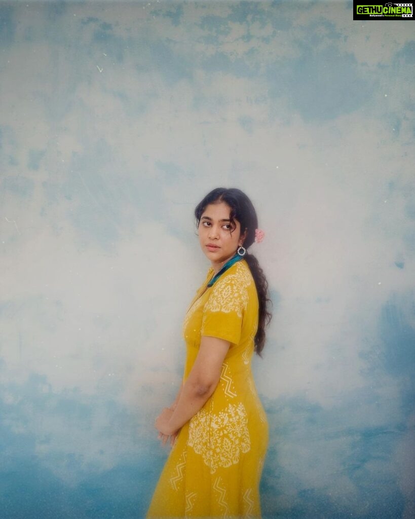 Srinda Instagram - Which one is your favourite? wearing @chidiyaaonline @arun.skmr / @ozon.jpg / @ashna_aash_ / @parummaa #chidiyaaonline #yellowyellow #vibing #retro #allthree #forme