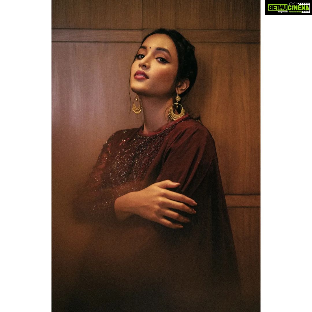 Srinidhi Ramesh Shetty Instagram - Getting lost is part of getting there!!š« . . . . . . . . . Styled by @niru05_raghupathy Outfit @jade_bymk Earrings @amrapalijewels @amethystchennai Makeup @makeupwithshruthi Hair @suganthi.themua Photography @edwinjrobert Team Edwin j Robert @abishek_varman @rookiexyxr_siva