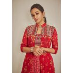 Srinidhi Ramesh Shetty Instagram - ♥️💃 . . . . . . . . . . . . Styled by @ashwin_ash1 & @hassankhan_3 Asst by @stylebyannapurna Outfit @label_anushree @perniaspopupshop Jewellery @sheetalzaveribyvithaldas Makeup @kiranmakeup Hair @thrinath_nambara_ Shot by @arifminhaz Photo Asst @thejaswitanneru