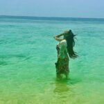 Srishti Jain Instagram – Samundar mein nahake aur bhiiiii…. Namkeen hogayi hu! 

Photo credit – @hrisha_0705 
.
.
.
.
.
.
.
.
.
.
.
.
.
.
.
#beachlife #beautifuldestinations #beachvibes #bluesea #whitesand #wethair #beachhair #instagood #instagood #instalike #newpost #explore #explorepage #travelphotography #travel #travelgram #krabi #island #phuket Krabi, Thailand