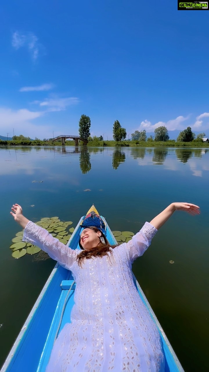 Srishty Rode - 53.6K Likes - Jheelo ka Sheher ❤️
.
.
.
.
.
.
.
.
#kashmir#reels#reelitfeelit#reelkarofeelkaro#travelgram#dallake#shikara
