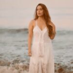 Srishty Rode Instagram - सुनी नहीं ज़माने ने तेरी मेरी कहानियाँ 🕊️ . @deepak_das_photography . . . . . . . . #reelsinstagram #reels #reelitfeelit #reelkarofeelkaro #reelsvideo #beachvibes #beach