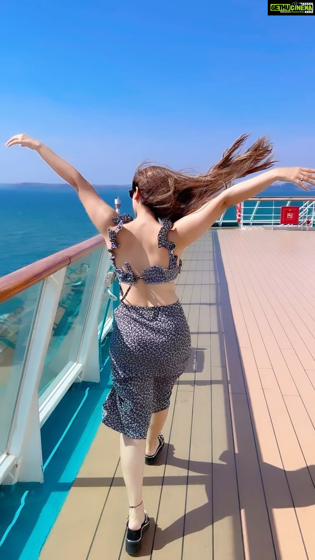 Srishty Rode Instagram - Sun-kissed and wind-swept: the perfect combination 🌞💨 . . . #reels #reelsinstagram #reelitfeelit #reelkarofeelkaro