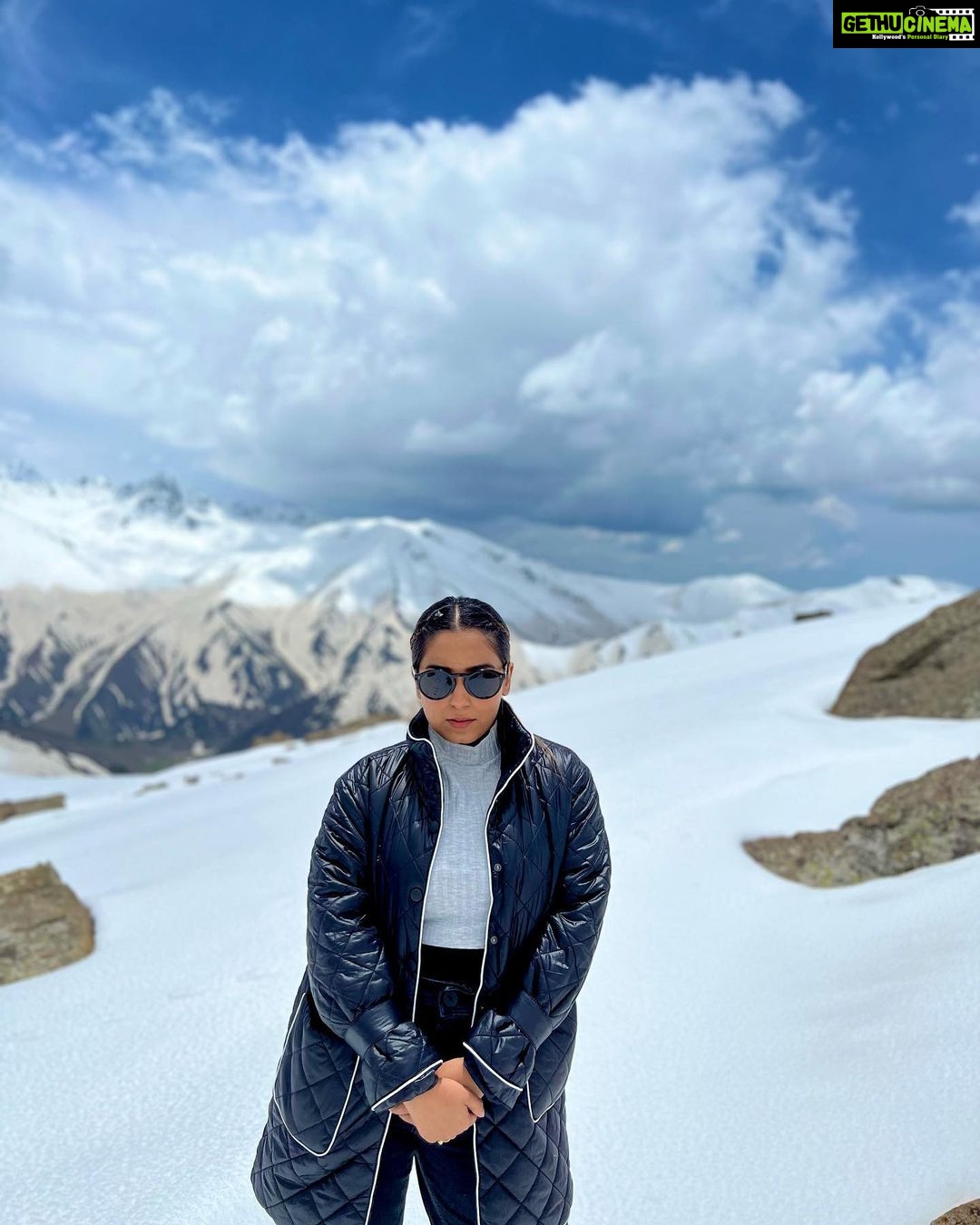 Srishty Rode Instagram - For all those who are asking :- Yes I got this snow right now in the second phase of Gandola (Gulmarg) it was absolutely beautiful 😍❤️ #kashmir