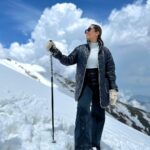 Srishty Rode Instagram - For all those who are asking :- Yes I got this snow right now in the second phase of Gandola (Gulmarg) it was absolutely beautiful 😍❤️ #kashmir
