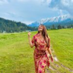 Srishty Rode Instagram - The Mountain Glow ❤️ . Outfit :- @theboozybutton 🌸 . . #kashmir #gulmarg Gulmarg, Kashmir