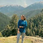 Srishty Rode Instagram - Embrace the winding roads and let the beauty of Gulmarg unfold before you, for it is in the journey that the soul finds solace and the heart discovers serenity #kashmir #gulmarg ❤️