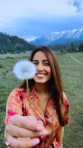 Srishty Rode Instagram - Dil Aawara ❤️
.
.
.
#kashmir #gulmarg #reelsinstagram #reels #srishtyrode #reelitfeelit #reelkarofeelkaro #trending #trendingreels #viral #trendingsongs #travel #travelgram #travelrealindia #traveler #dilaawara