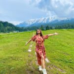 Srishty Rode Instagram - The Mountain Glow ❤️ . Outfit :- @theboozybutton 🌸 . . #kashmir #gulmarg Gulmarg, Kashmir