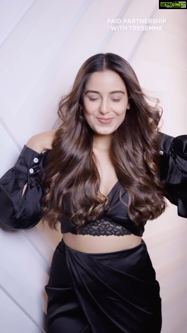 Srishty Rode Instagram - At last, I managed to acquire everyone’s current favourite serums from @tresemmeindia I apply the Tresemme Keratin Smooth Serum which controls frizz upto 2 days* and makes my hair 2x smoother* Afterwards,I incorporate the Tresemme Gloss Ultimate Serum into my styling routine as it provides heat protection from heat styling tools upto 230°C* 🖤. These two products are undoubtedly essential additions to my collection! If you haven’t added in yours already, then make sure to visit the @tresemmeindia bio, click on the link and start shopping now! #TRESemme #TresemmeIndia #GlossUltimate #HairSerum #HeatProtect #HeatStyling #SalonSmoothHair #SalonAtHome #HairStyling #Haircare #ShinyHair #GlossyHair #TresemmeKeratinSmooth #WaveFrizzGoodbye #HealthyHair #ProfessionalHairCare #HaircareCommunity #ad