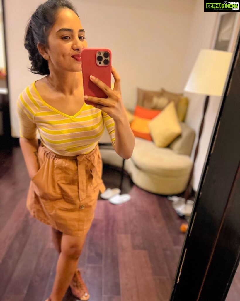 Srushti Dange Instagram - This is my dumb Mirror selfie + basic outfit kinda night 🤳🙃