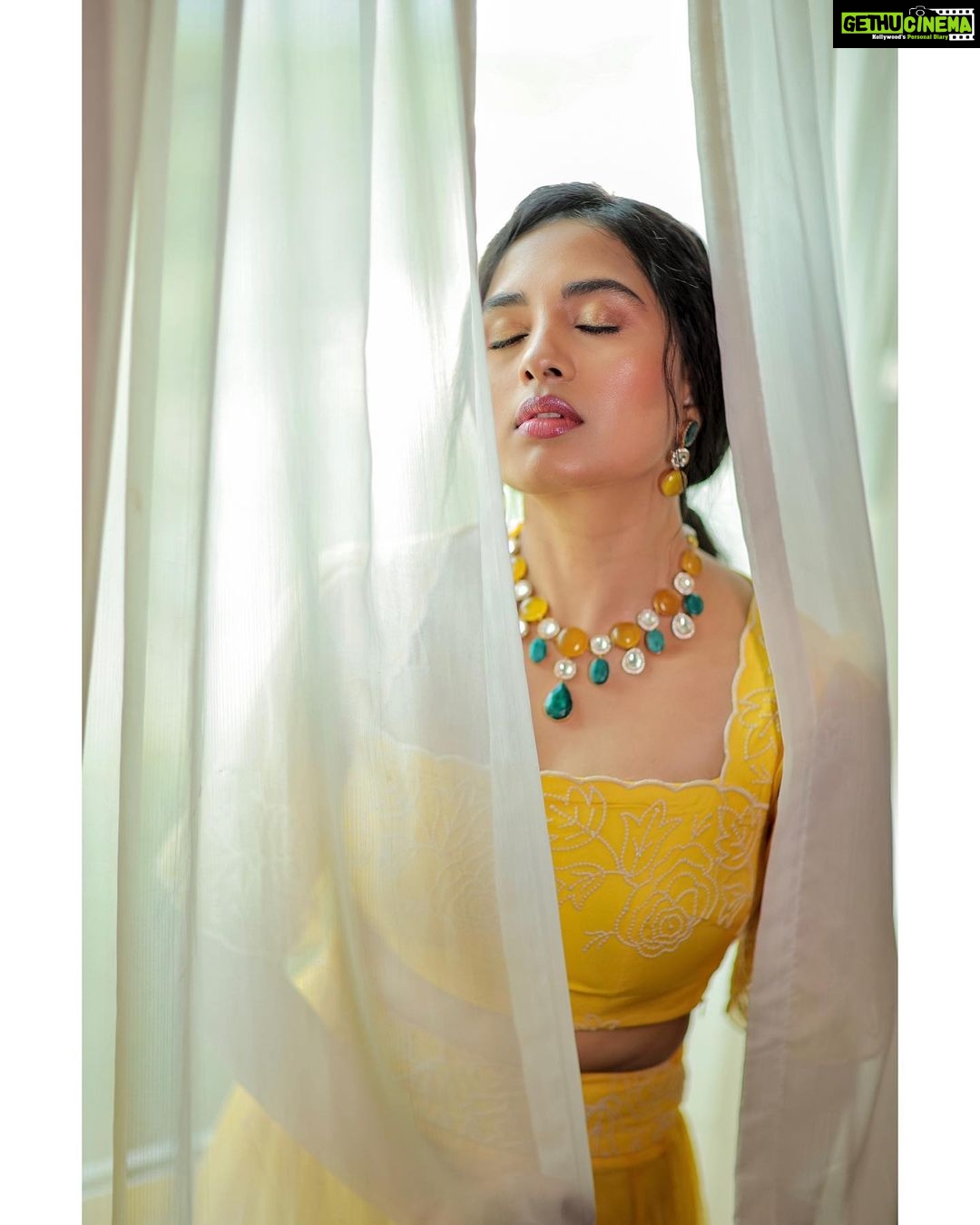 Srushti Dange Instagram - Back to my favourite colour 💛 Styled by @swethaindiranstylist Designed by @sindira_by_swethaindiran MUA by @hairandmakeupbynive Hairdo by @vishaa_hairandmakeup Photographer @dhanush__photography Jewellery @sankge #photography #happy #picoftheday #cute #srushtidange #like4like #travel #instagram #style #summer #instadaily #fitness #food #fun #beauty #srushti #smile #cookuwithcomali #music #ootd #instamood #cwc #cookwithcomali #cookwithcomali4 #cookwithcomaliseason4