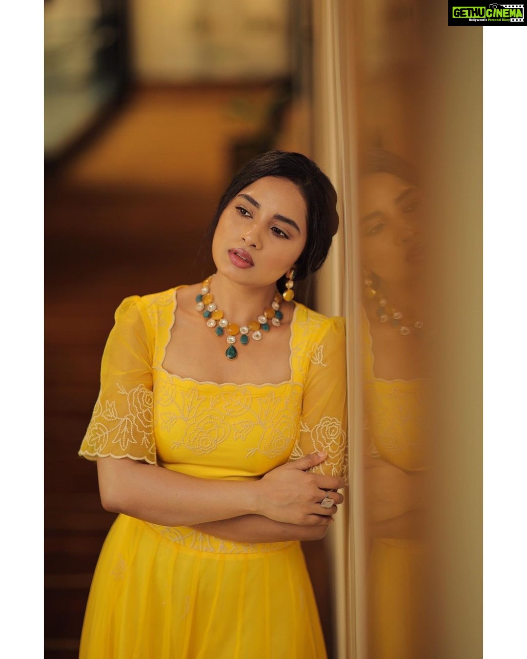 Srushti Dange Instagram - Back to my favourite colour 💛 Styled by @swethaindiranstylist Designed by @sindira_by_swethaindiran MUA by @hairandmakeupbynive Hairdo by @vishaa_hairandmakeup Photographer @dhanush__photography Jewellery @sankge #photography #happy #picoftheday #cute #srushtidange #like4like #travel #instagram #style #summer #instadaily #fitness #food #fun #beauty #srushti #smile #cookuwithcomali #music #ootd #instamood #cwc #cookwithcomali #cookwithcomali4 #cookwithcomaliseason4
