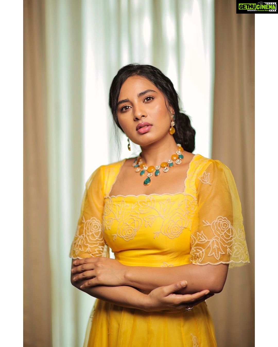 Srushti Dange Instagram - Back to my favourite colour 💛 Styled by @swethaindiranstylist Designed by @sindira_by_swethaindiran MUA by @hairandmakeupbynive Hairdo by @vishaa_hairandmakeup Photographer @dhanush__photography Jewellery @sankge #photography #happy #picoftheday #cute #srushtidange #like4like #travel #instagram #style #summer #instadaily #fitness #food #fun #beauty #srushti #smile #cookuwithcomali #music #ootd #instamood #cwc #cookwithcomali #cookwithcomali4 #cookwithcomaliseason4
