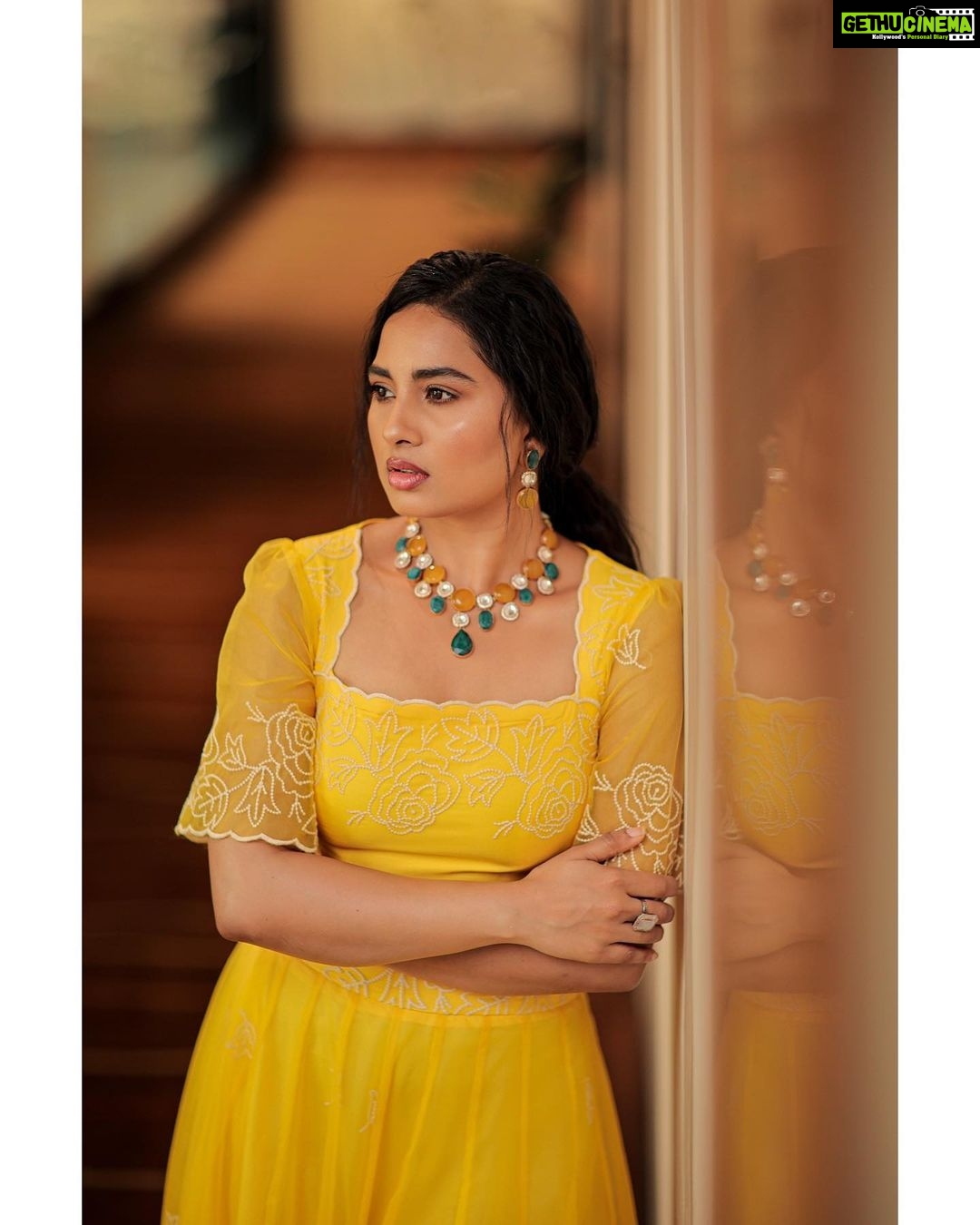 Srushti Dange Instagram - Back to my favourite colour 💛 Styled by @swethaindiranstylist Designed by @sindira_by_swethaindiran MUA by @hairandmakeupbynive Hairdo by @vishaa_hairandmakeup Photographer @dhanush__photography Jewellery @sankge #photography #happy #picoftheday #cute #srushtidange #like4like #travel #instagram #style #summer #instadaily #fitness #food #fun #beauty #srushti #smile #cookuwithcomali #music #ootd #instamood #cwc #cookwithcomali #cookwithcomali4 #cookwithcomaliseason4