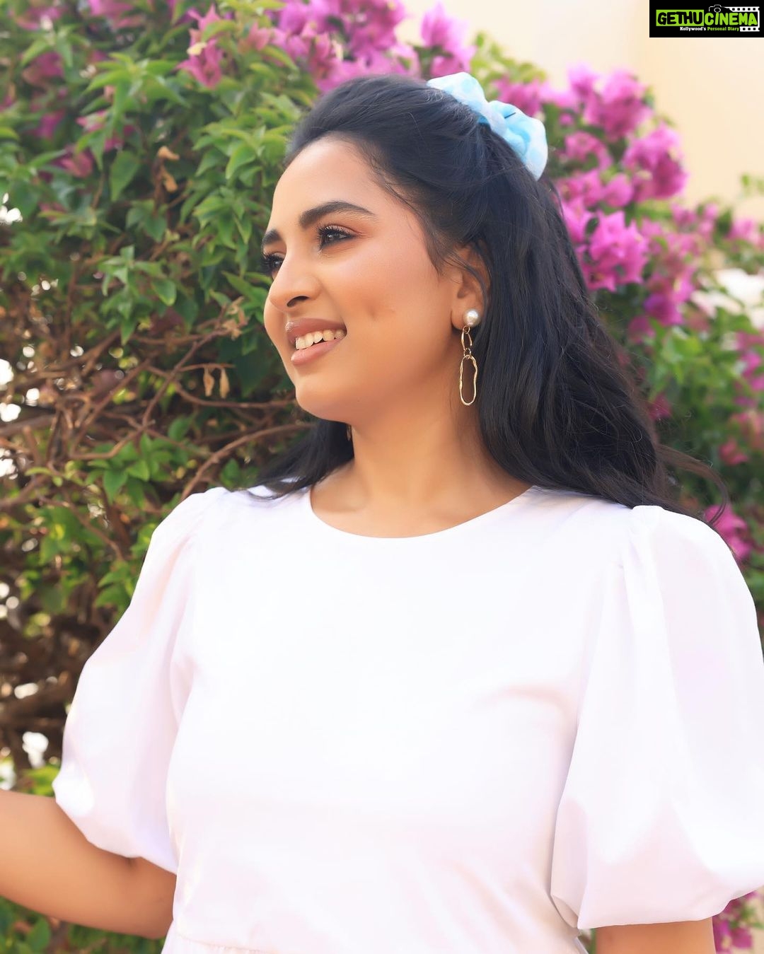 Srushti Dange Instagram - “If you were looking for a sign, here it is” Styled by @puraniii MUA by @hairandmakeupbynive Photographer by @varuun.jpg #photooftheday #beautiful #photography #happy #picoftheday #cute #srushtidange #like4like #travel #style #summer #instadaily #fitness #food #fun #beauty #instalike #smile #cookuwithcomali #music #ootd #instamood #cwc #cookwithcomali #cookwithcomali4 #cookwithcomaliseason4
