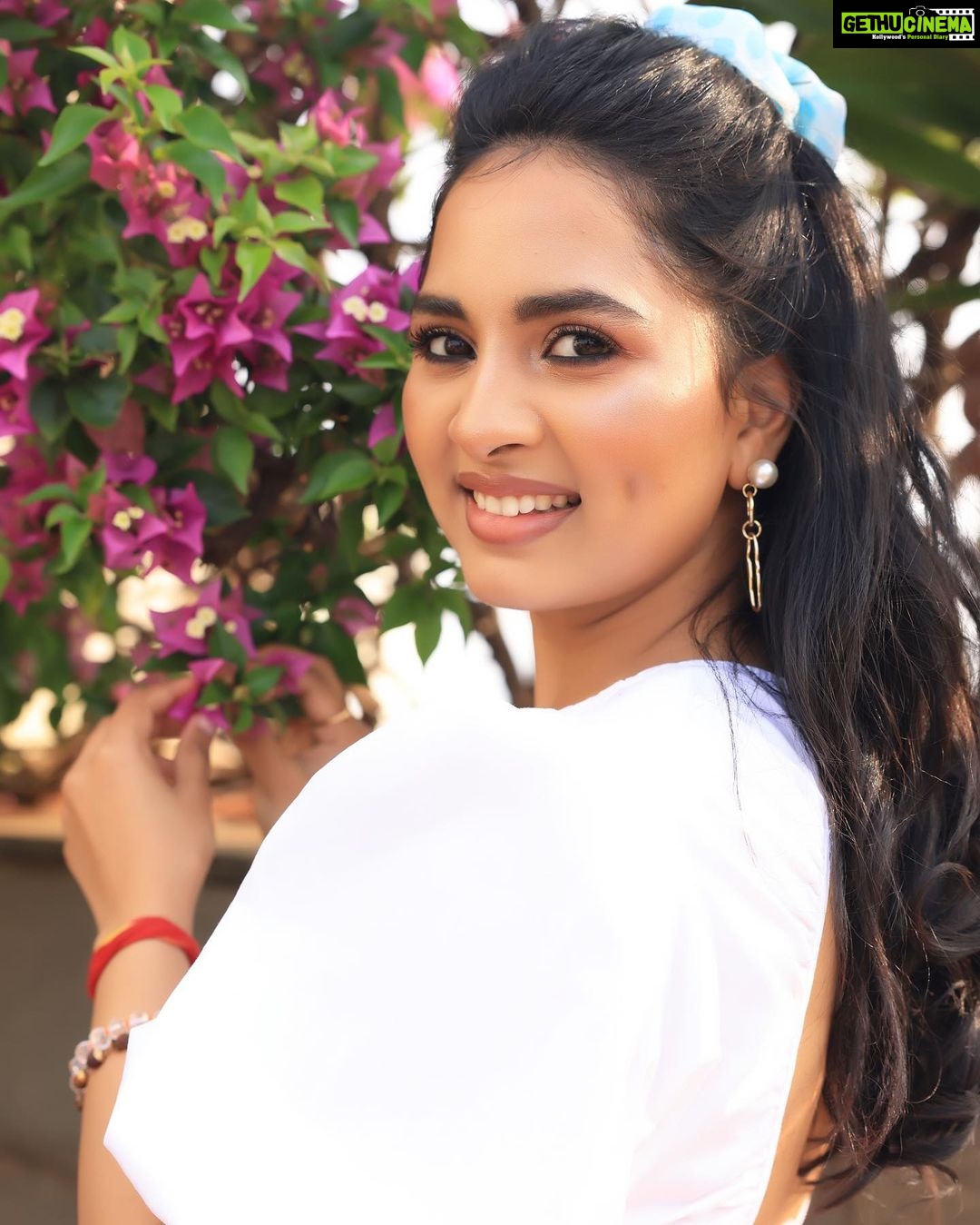 Srushti Dange Instagram - “If you were looking for a sign, here it is” Styled by @puraniii MUA by @hairandmakeupbynive Photographer by @varuun.jpg #photooftheday #beautiful #photography #happy #picoftheday #cute #srushtidange #like4like #travel #style #summer #instadaily #fitness #food #fun #beauty #instalike #smile #cookuwithcomali #music #ootd #instamood #cwc #cookwithcomali #cookwithcomali4 #cookwithcomaliseason4